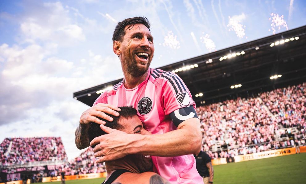 Messi cán mốc 900 bàn thắng, so với Ronaldo thì thế nào?