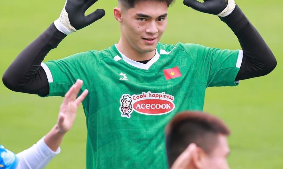 Visual sáng bừng của thủ môn 1m91 Trung Kiên ở đội tuyển Việt Nam 