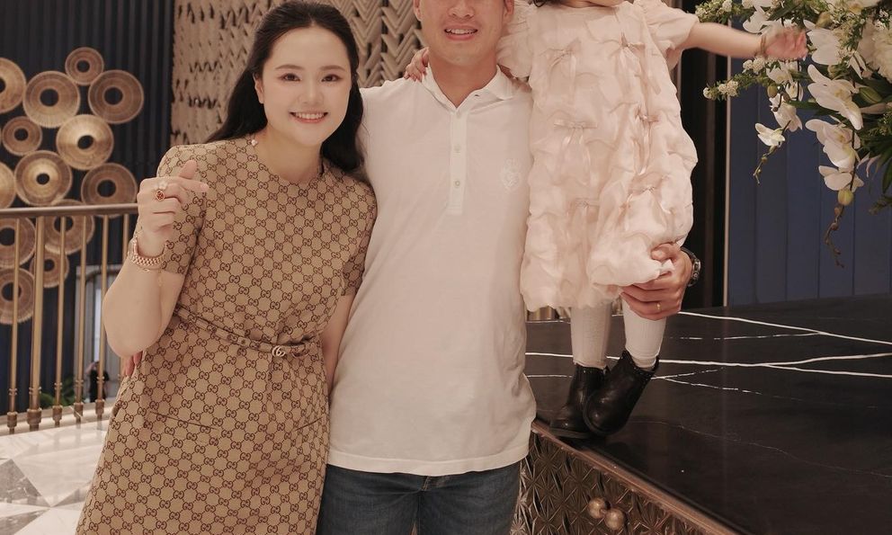 Quỳnh Anh lên đồ xinh đẹp cùng Duy Mạnh đi ăn cưới Đức Huy: Netizen khen nức nở, thế này ai còn chê mặc xấu nữa