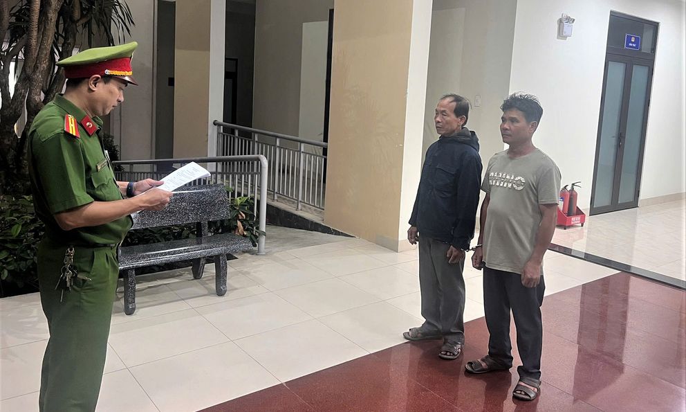 Đà Nẵng: Hai gã hàng xóm 53 tuổi dụ dỗ, xâm hại bé gái 13 tuổi