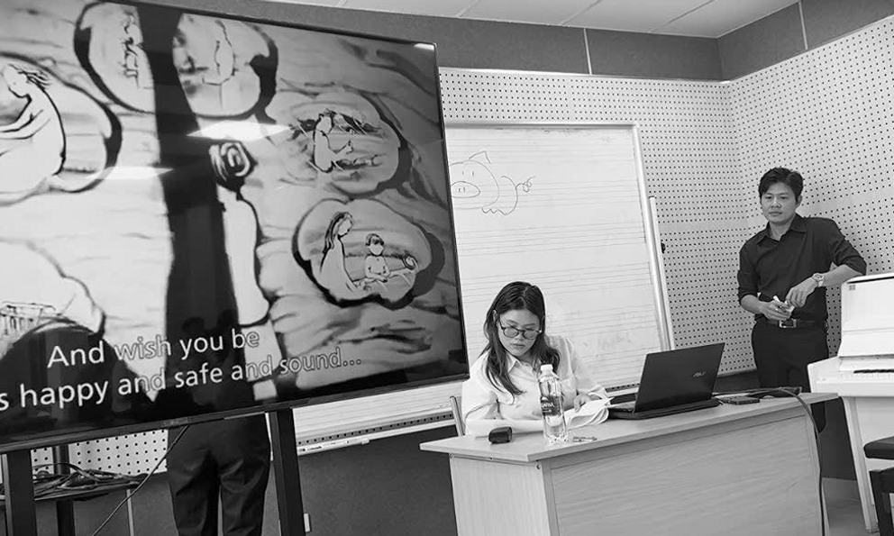 Sinh viên Nguyễn Văn Chung thi giữa kỳ, phải đóng vai thầy giáo dạy bài hát của nhạc sĩ Nguyễn Văn Chung