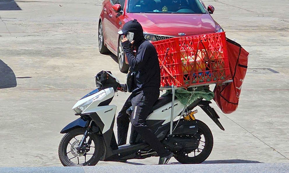 Chuyển khoản 10k cho shipper, tài khoản của vị khách ở Đà Nẵng bị trừ tiền tới 20 triệu