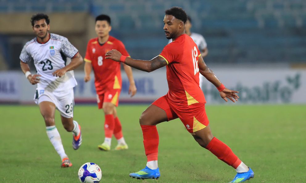 Xuân Son tăng 4kg, thể hình thế nào mà HLV Kim Sang-sik nói thẳng 