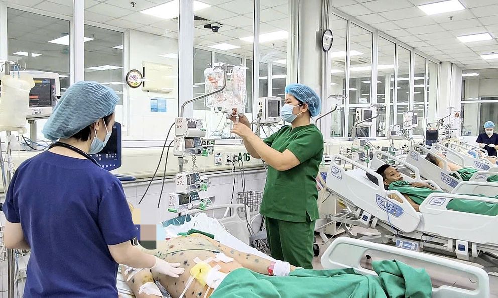 Ngày càng nhiều người lớn bị thủy đậu: Bệnh viện Bệnh Nhiệt đới Trung ương cảnh báo KHẨN