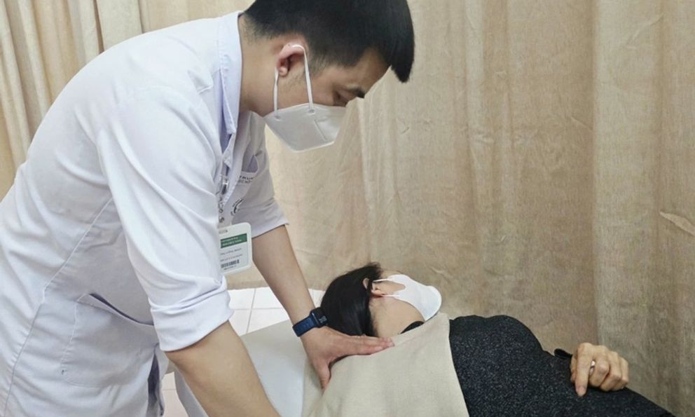 Ngày càng nhiều người bị viêm quanh khớp vai, Bệnh viện Bạch Mai đưa ra giải pháp không cần phẫu thuật, cải thiện sau 5-7 ngày