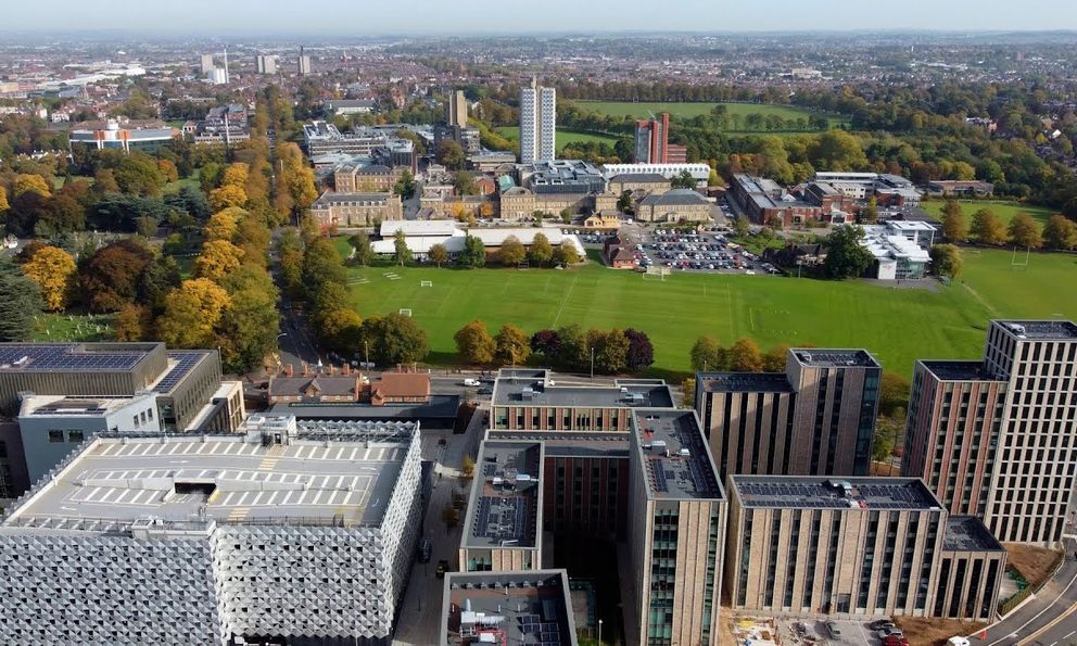 Đại học Anh đột ngột hủy 300 thư mời nhập học, 