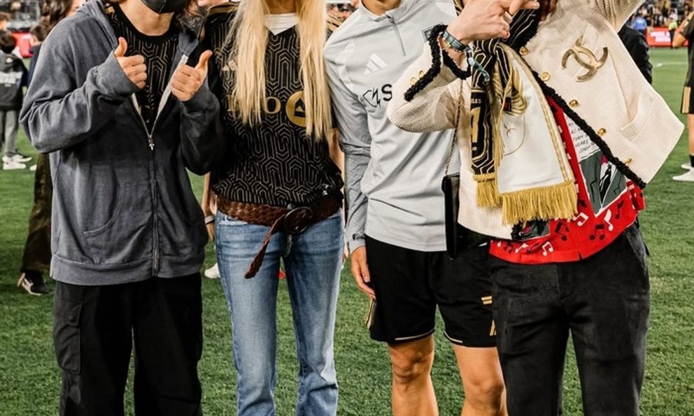 G-Dragon hoá caramen chạy quay săn đón Son Heung-min, khoảnh khắc hai ngôi sao chung khung hình gây sốt