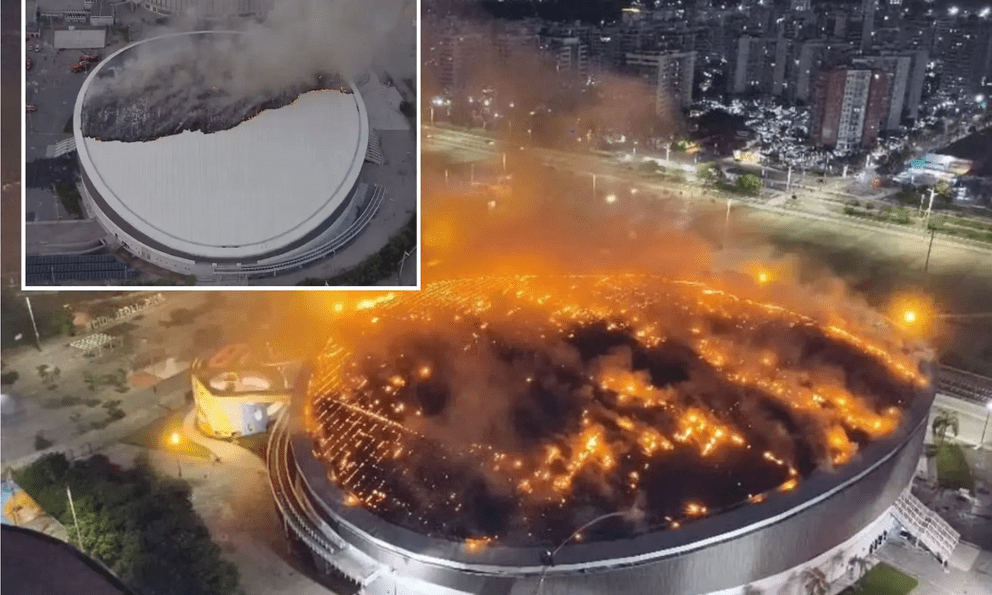 SVĐ Olympic bốc cháy dữ dội, khói đen bao trùm cả thành phố