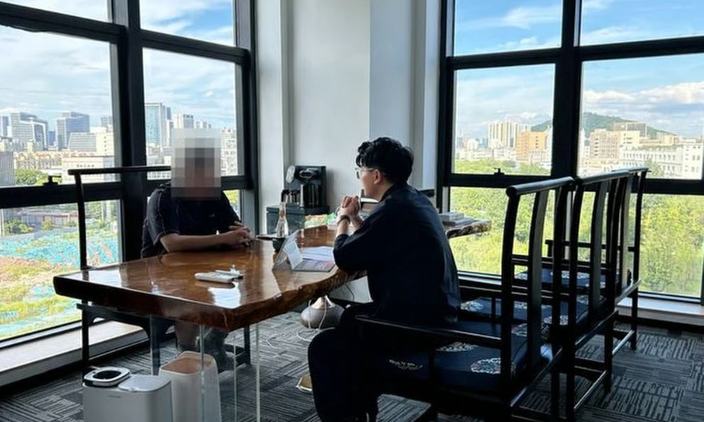 Lương 13 triệu/tháng nhưng kế toán chuyển nhầm 4,5 tỷ, nam nhân viên nghỉ việc, tử chối trả tiền