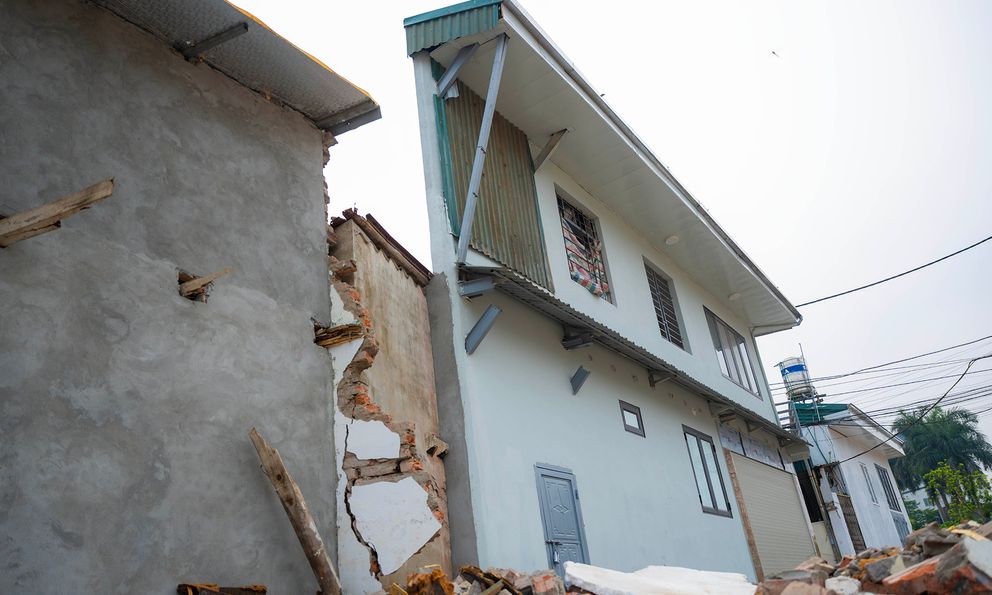 Cận cảnh loạt nhà siêu mỏng, siêu méo trên tuyến đường 500m ở Hà Nội