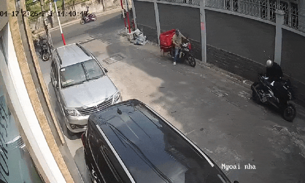 Clip: Nam shipper đi giao đơn, bị trộm luôn xe máy kèm cả giỏ hàng trong hẻm TP.HCM
