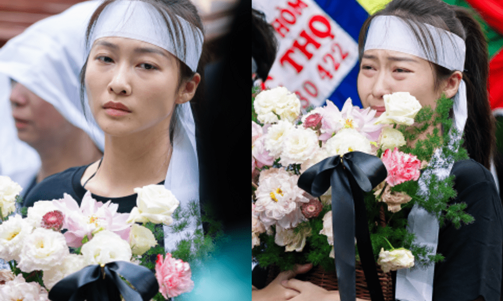 Khả Ngân gục đầu, bật khóc nức nở trong lễ tiễn đưa bà ngoại về nơi an nghỉ cuối cùng 