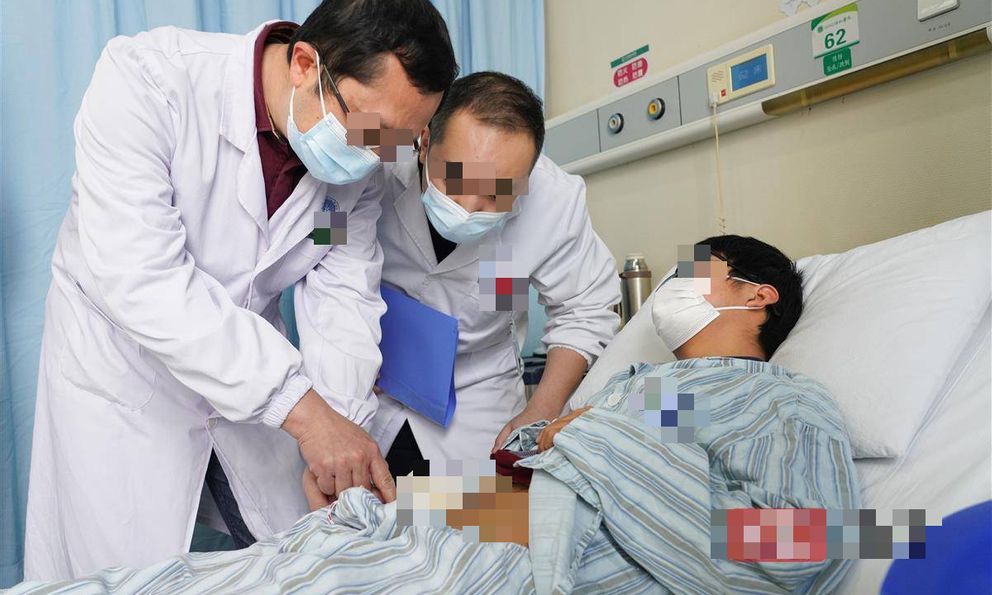 Nam thanh niên 18 tuổi đã “nhận án” ung thư đại trực tràng, bác sĩ tức giận: “Thấy 2 thứ đó sao không đi khám?”