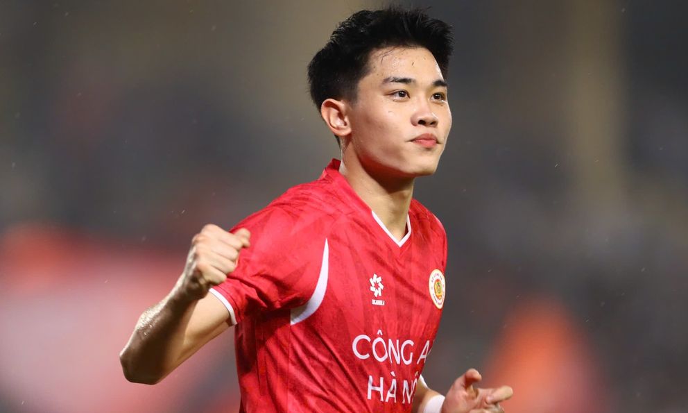 Đình Bắc lập hat-trick, đi vào lịch sử V.League 