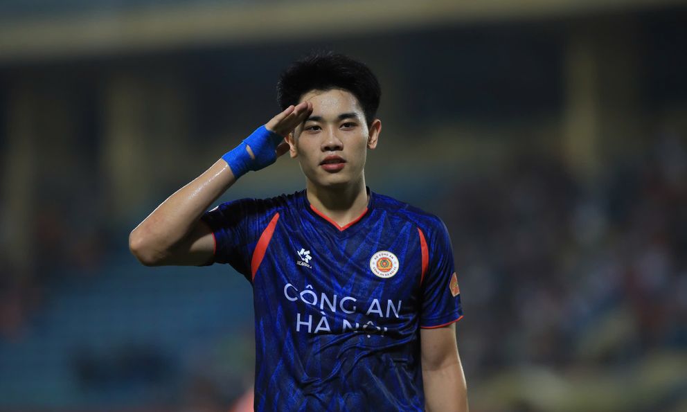 Đình Bắc ghi bàn như máy: 4 trận ghi 7 bàn đi vào lịch sử V.League, cạnh tranh 