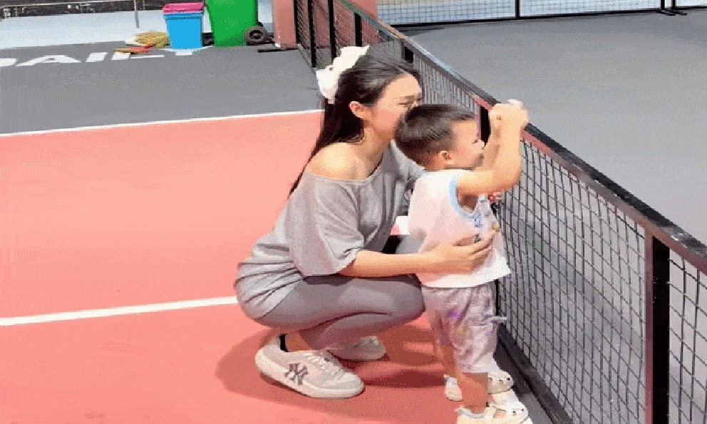 Doãn Hải My lên sân pickleball cũng trang điểm không sót bước nào, chạy 3 vòng thì 