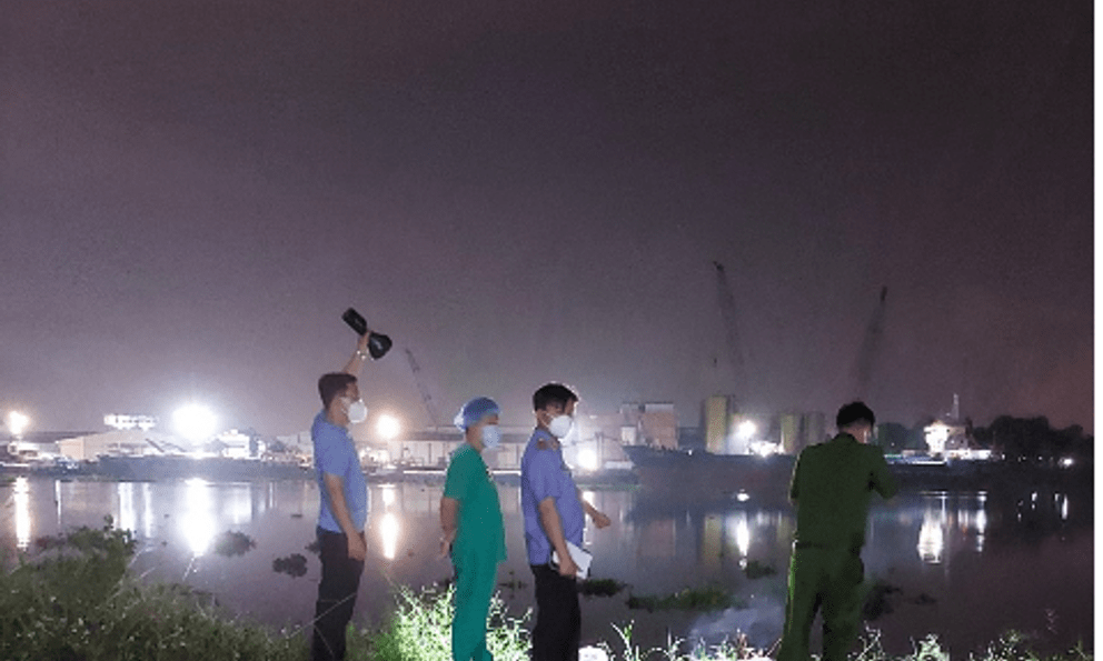 Phát hiện thi thể nhân viên trường học trôi trên sông với nhiều vết thương trên người