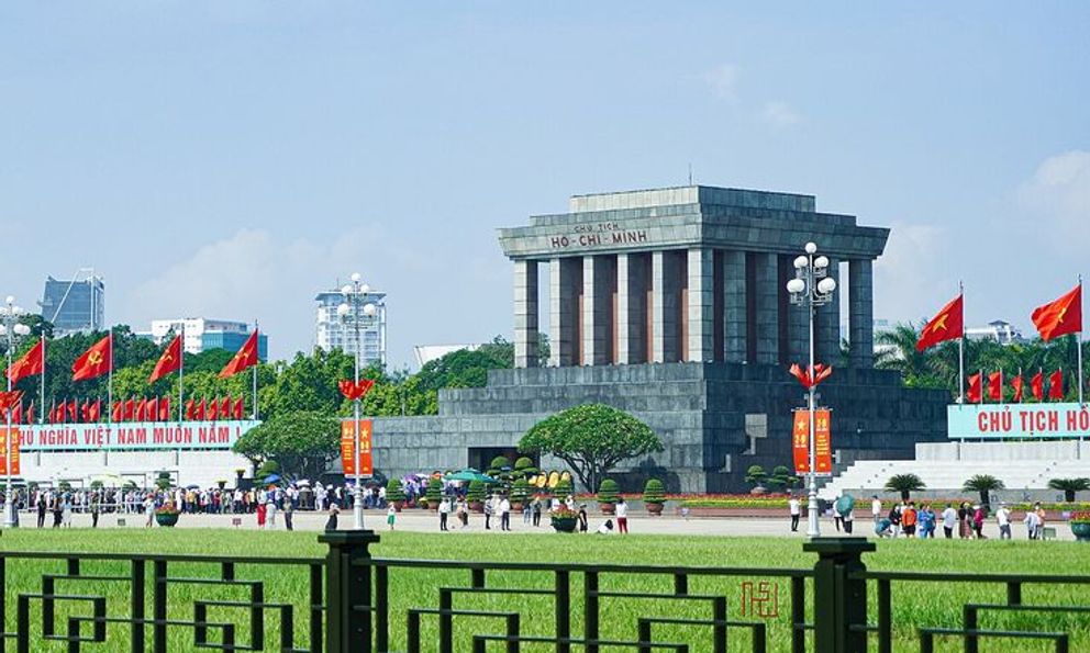 Khách Việt tò mò cảnh người dân vào Lăng Bác tập thể dục, nghe câu trả lời liền rưng rưng tự hào