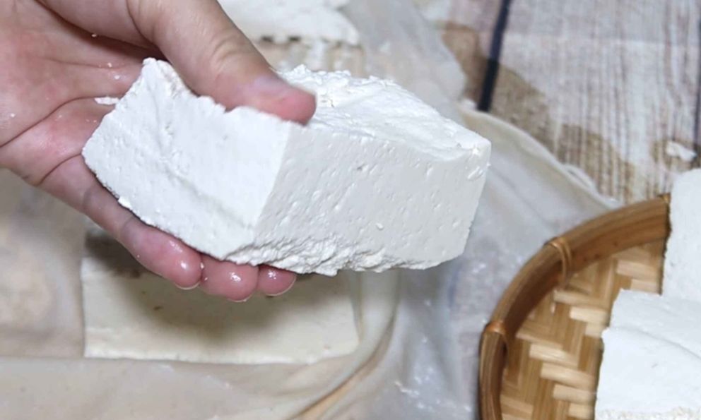 Nói thật: Ra chợ thấy 4 loại đậu phụ này, được cho không cũng đừng dại mang 