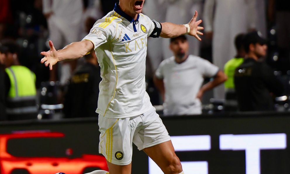 Ronaldo tạo cột mốc lịch sử nhưng vẫn 