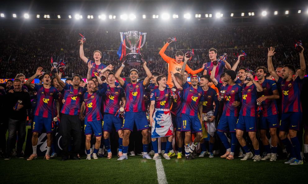 Barcelona đánh bại Real Madrid lên ngôi vô địch La Liga kiếm được bao nhiêu tiền?