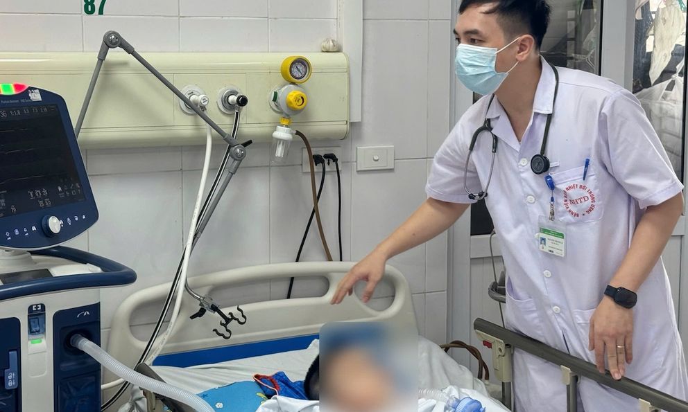 Từ vài nốt phỏng nước do thủy đậu, bé trai 6 tuổi nguy kịch