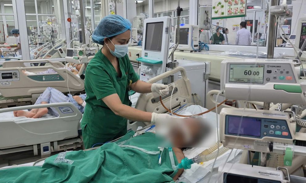 Sốt, tiểu buốt 2 ngày, người phụ nữ 66 tuổi ở Hưng Yên suýt mất mạng: Bất ngờ với 