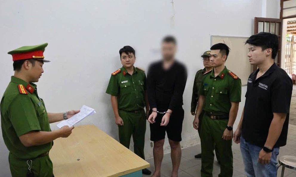 Khởi tố người nước ngoài đập phá quán cà phê ở trung tâm Đà Nẵng