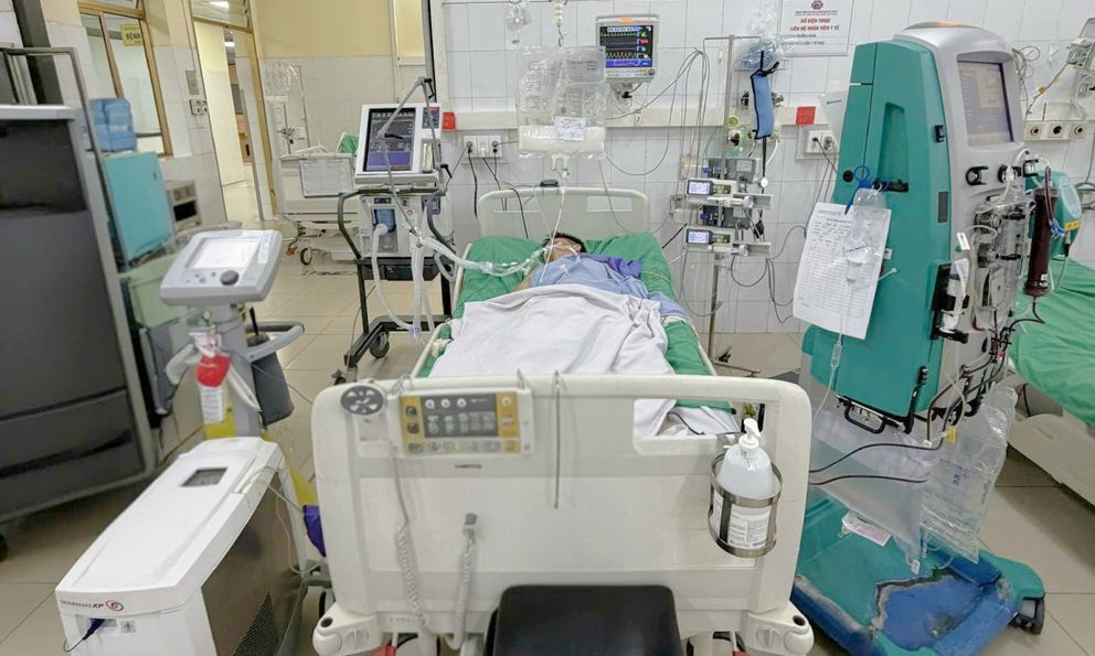 Người đàn ông 42 tuổi đang chơi thể thao bỗng tức ngực, khó thở, ngã gục ra đất