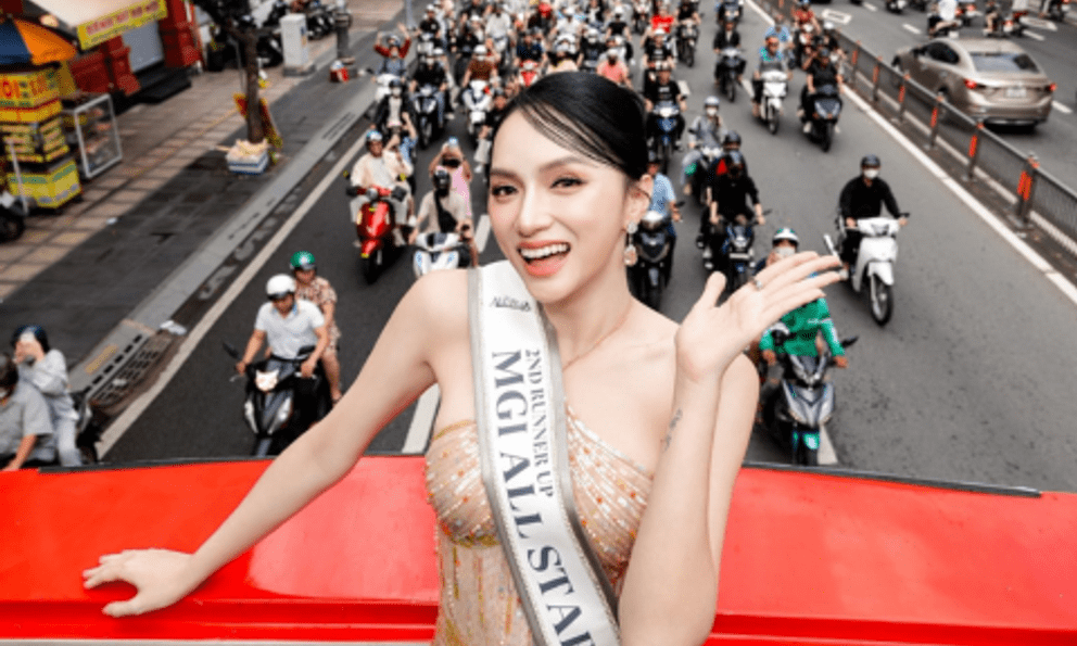 Sở Văn hóa và Thể thao TP.HCM lên tiếng về vụ Hương Giang diễu hành trên xe buýt 2 tầng