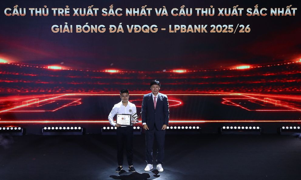 Quang Hải hay nhất V.League 2025/26