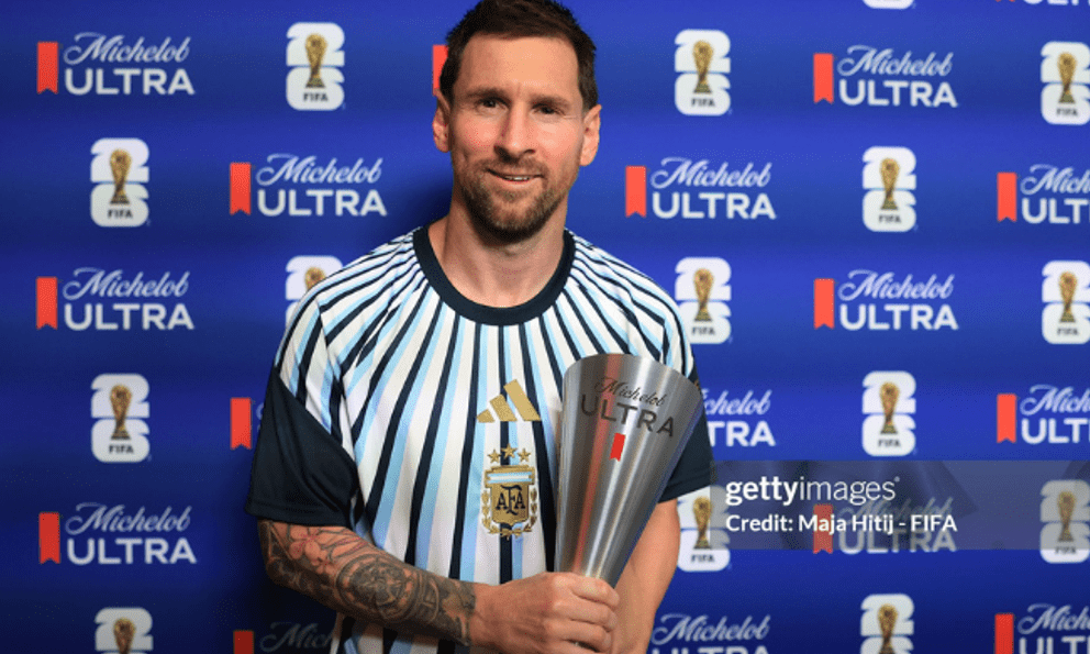 Tất nhiên rồi, Messi nhận giải Cầu thủ xuất sắc nhất trận Argentina 3-0 Algeria