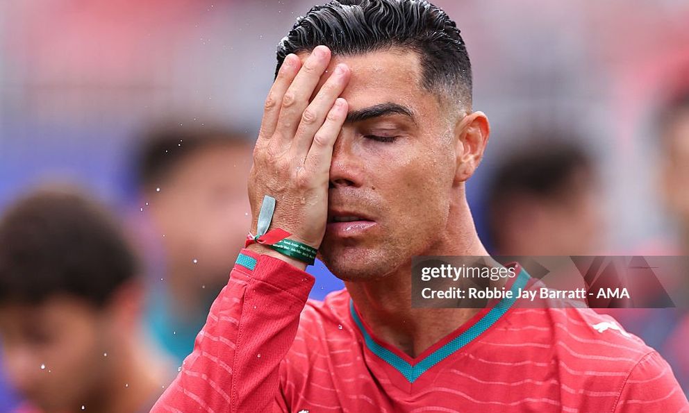 Thật đau lòng khi chứng kiến Ronaldo buồn và bất lực thế này! 