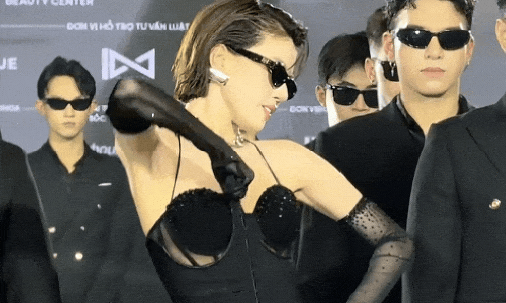 Rapper Pháo không thể lố hơn khi thi Hoa hậu, Hương Giang đòi chấm 5 điểm