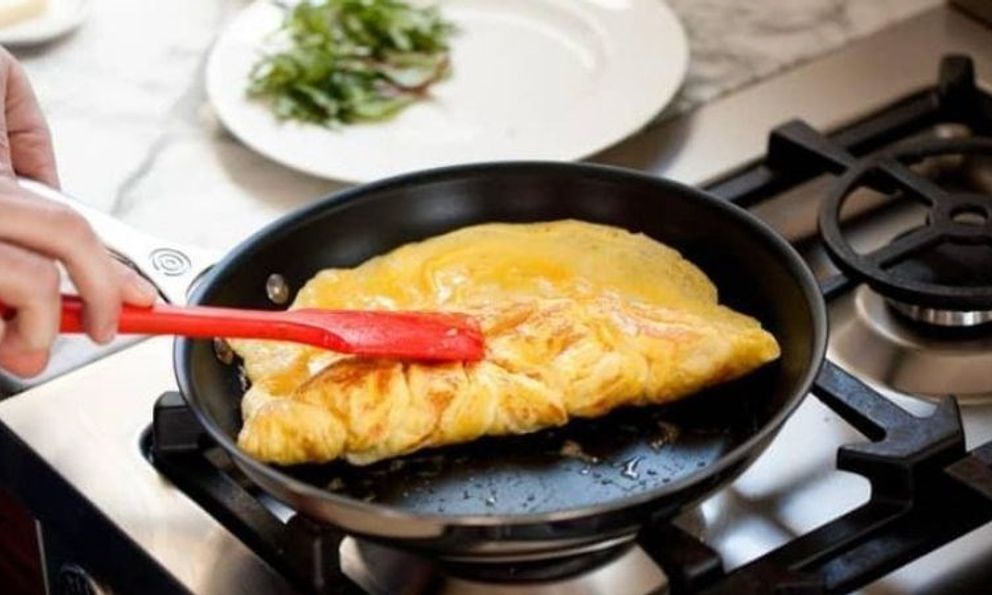 Bác sĩ ung thư cảnh báo người dùng chảo chống dính 