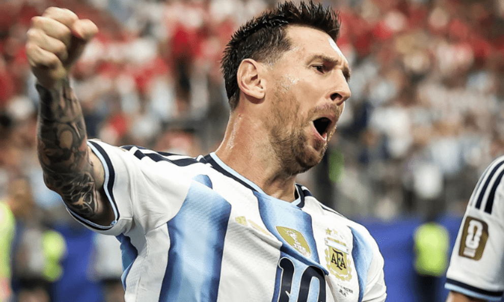 Cú penalty hỏng ăn đẹp nhất của Messi 