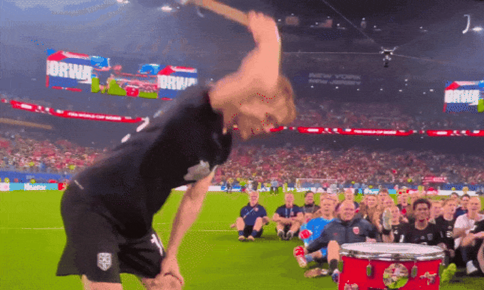 Cầu thủ Na Uy làm thủ lĩnh Viking ăn mừng chiến thắng 3-2 Senegal, khán đài bùng nổ vì văn hoá cổ vũ 