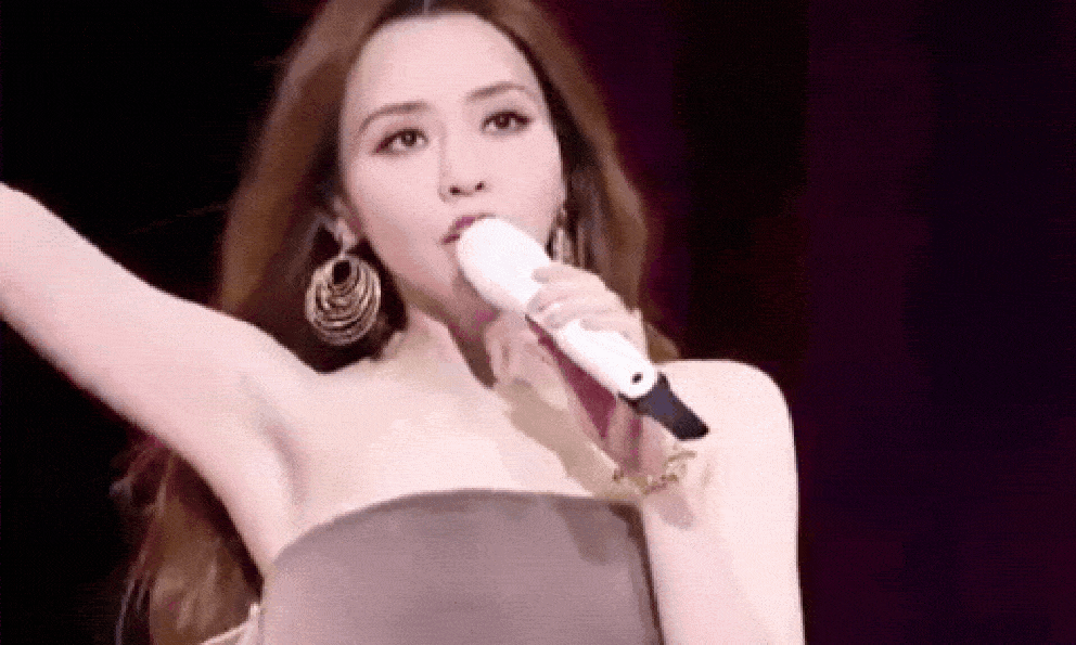  Nữ diva nổi tiếng cả nước vừa bị Sở Văn hóa - Du lịch xử phạt: Từng nghèo túng đến mức phải đi diễn hộp đêm