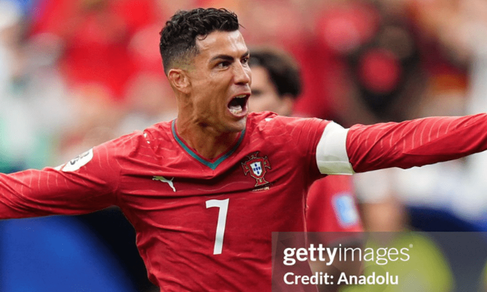 Ảnh nét căng: Messi gọi, Ronaldo hét vang rồi!