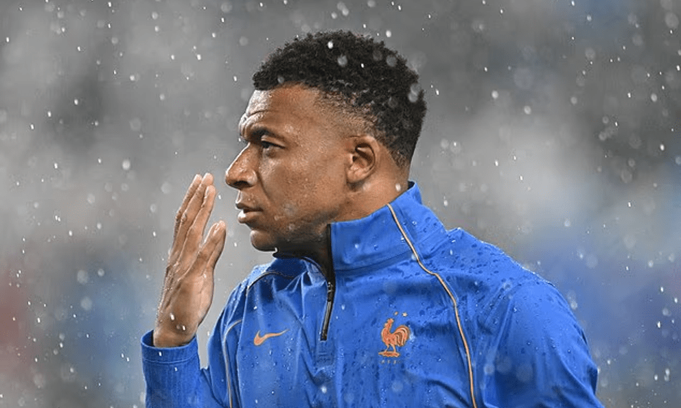 Nỗi lo lớn ở lượt cuối vòng bảng World Cup 2026: Giông bão có thể làm tái diễn trận đấu đáng xấu hổ nhất lịch sử bóng đá