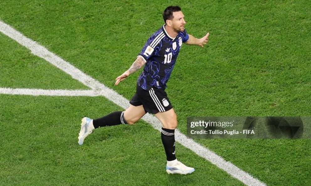 Ảnh: Không thể ngăn cản Messi, vào sân từ ghế dự bị cũng lập kỉ lục, ăn mừng cực cảm xúc