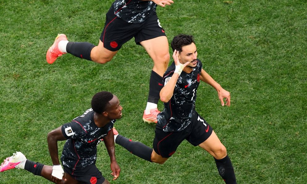 Thắng 1-0 Nam Phi, Canada trở thành đội đầu tiên vào vòng 1/8 World Cup, tạo điều chưa từng có trong lịch sử 