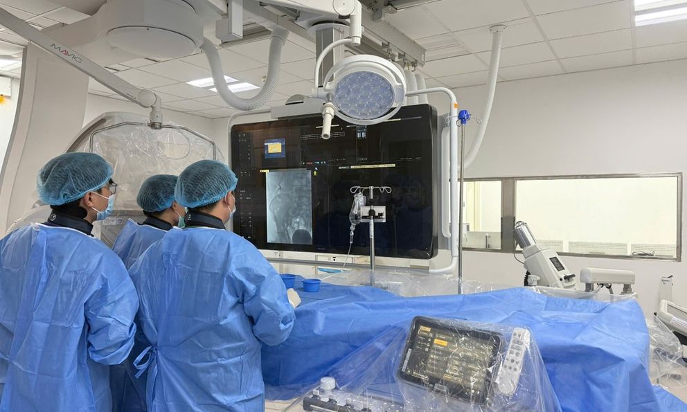 Người đàn ông ho ra máu liên tục được các bác sĩ Bệnh viện Bạch Mai cơ sở Ninh Bình cứu sống kịp thời