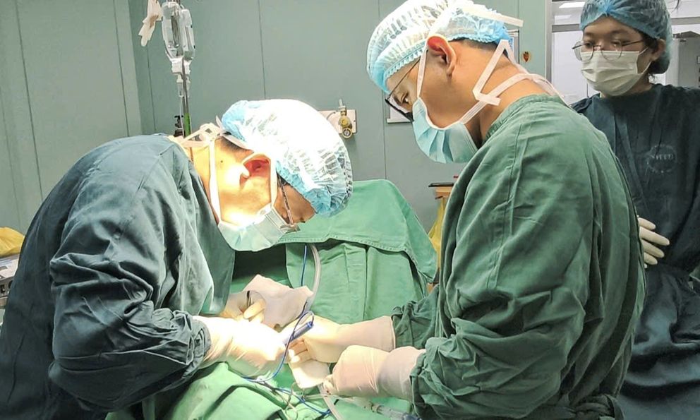 Cụ ông không ngờ bị đau bụng dữ dội 2 tiếng, suýt mất mạng phải nhập viện vì sỏi mật dù đã cắt túi mật