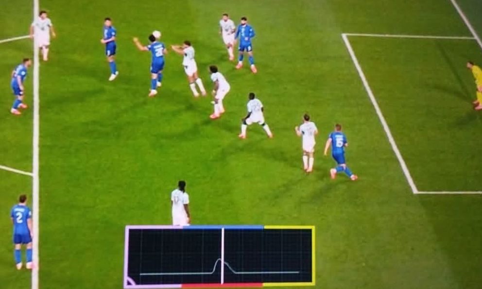 Bí ẩn bên trong quả bóng từng biến Ronaldo thành 