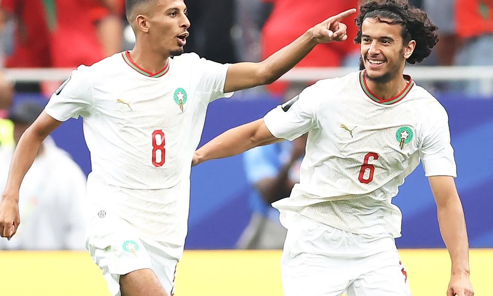 Xác định đội đầu tiên giành vé vào tứ kết World Cup 