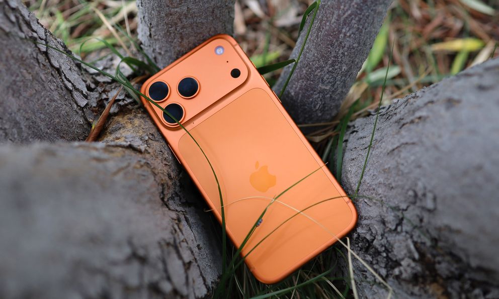 Bất ngờ chiếc iPhone bị niêm phong đến 250 năm