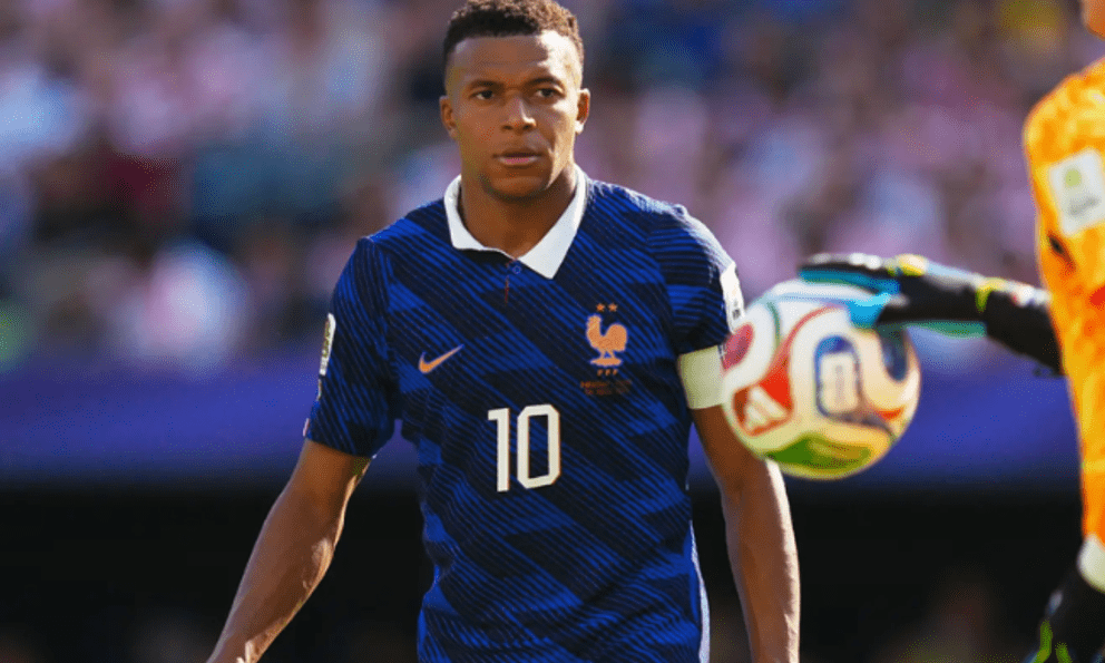 Mbappe nổi giận thật sự, đáp trả gay gắt nữ quan chức Paraguay vì phát ngôn phân biệt chủng tộc, Liên đoàn Pháp khởi kiện