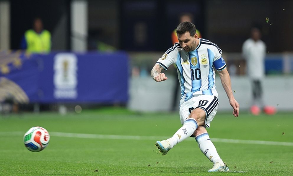Vì sao Messi chỉ cao 1,7m?
