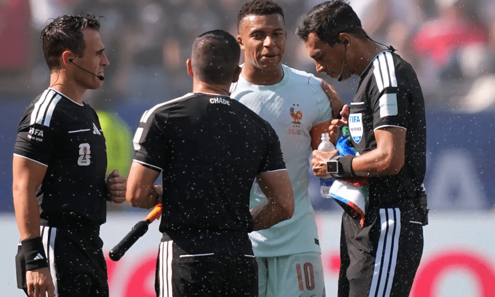 Mbappe bất ngờ đổ lỗi cho trọng tài Argentina sau cú đá hỏng phạt đền: 